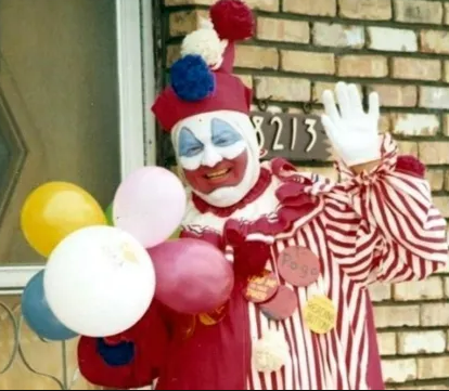 Fotografía de Pogo el Payaso sonrriendo a cámara.